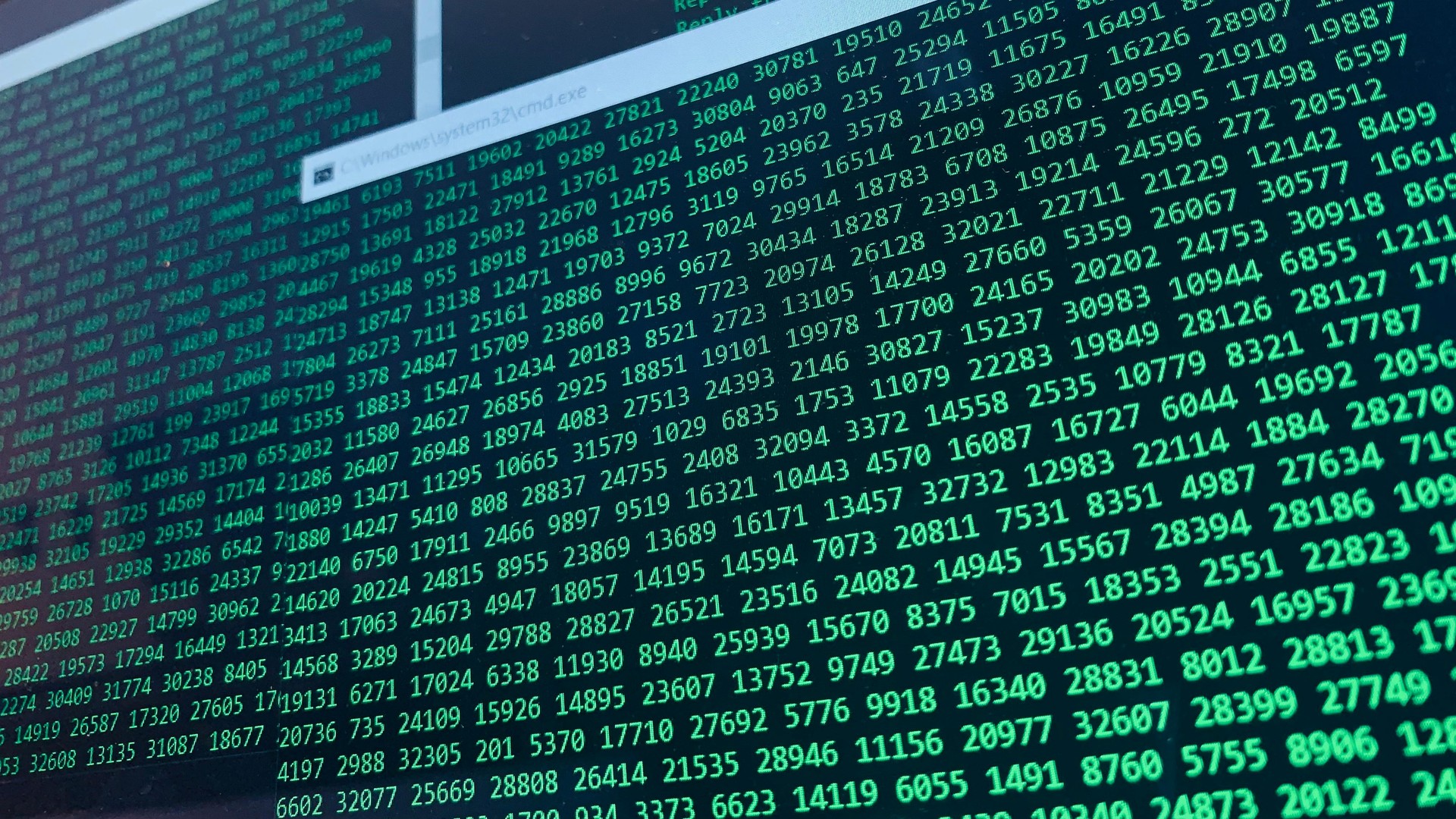 Interfaz de app de salud con ciberseguridad y escudo. Representa el cifrado y protección de datos para la privacidad médica.