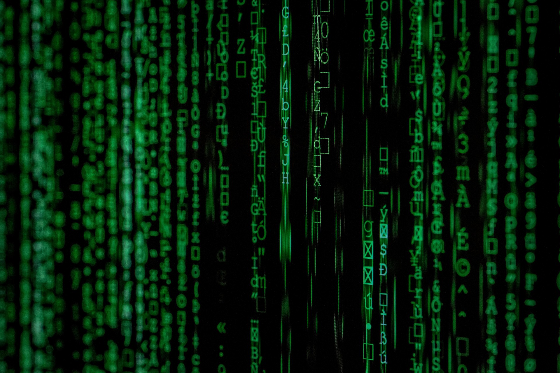 Representación abstracta de datos médicos siendo cifrados y protegidos por escudos tecnológicos, simbolizando la seguridad en