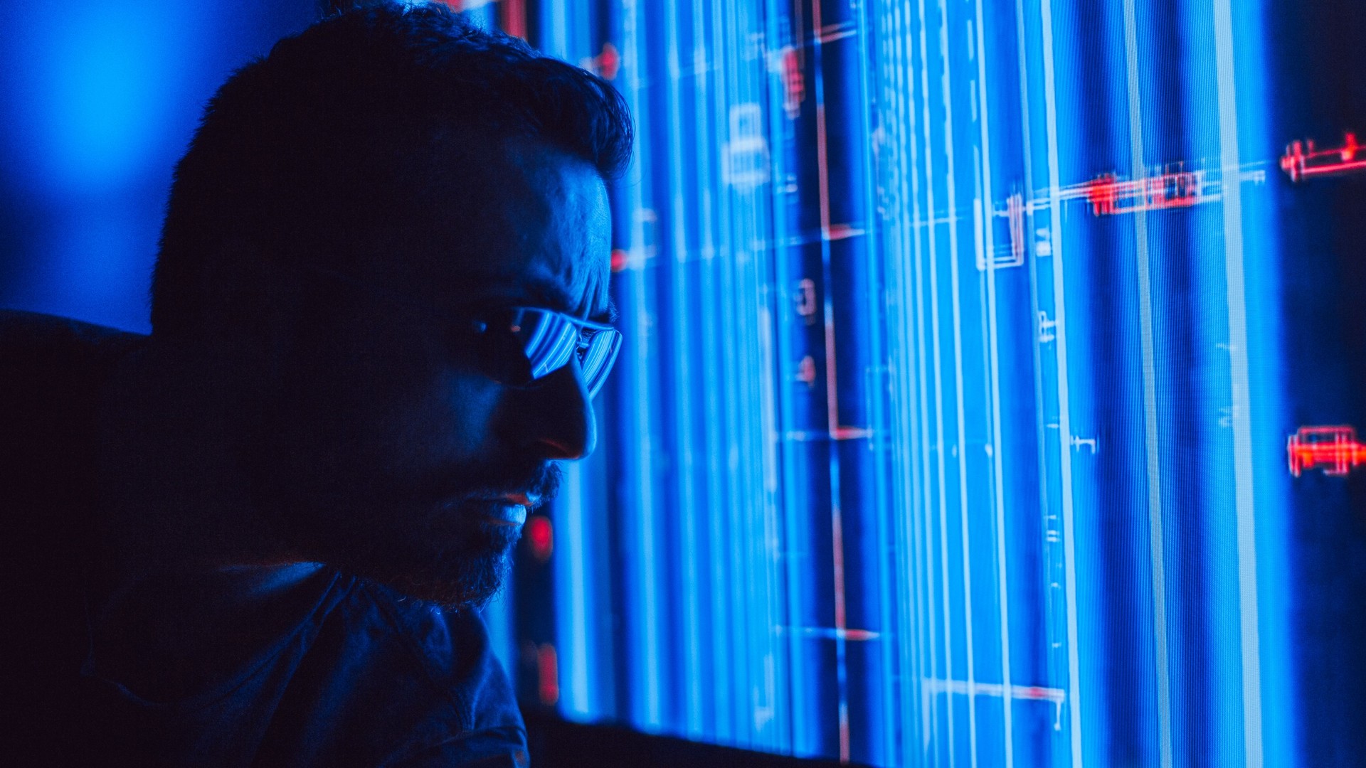 Gráficos y algoritmos complejos de inteligencia artificial analizando datos médicos en una pantalla futurista, representando 